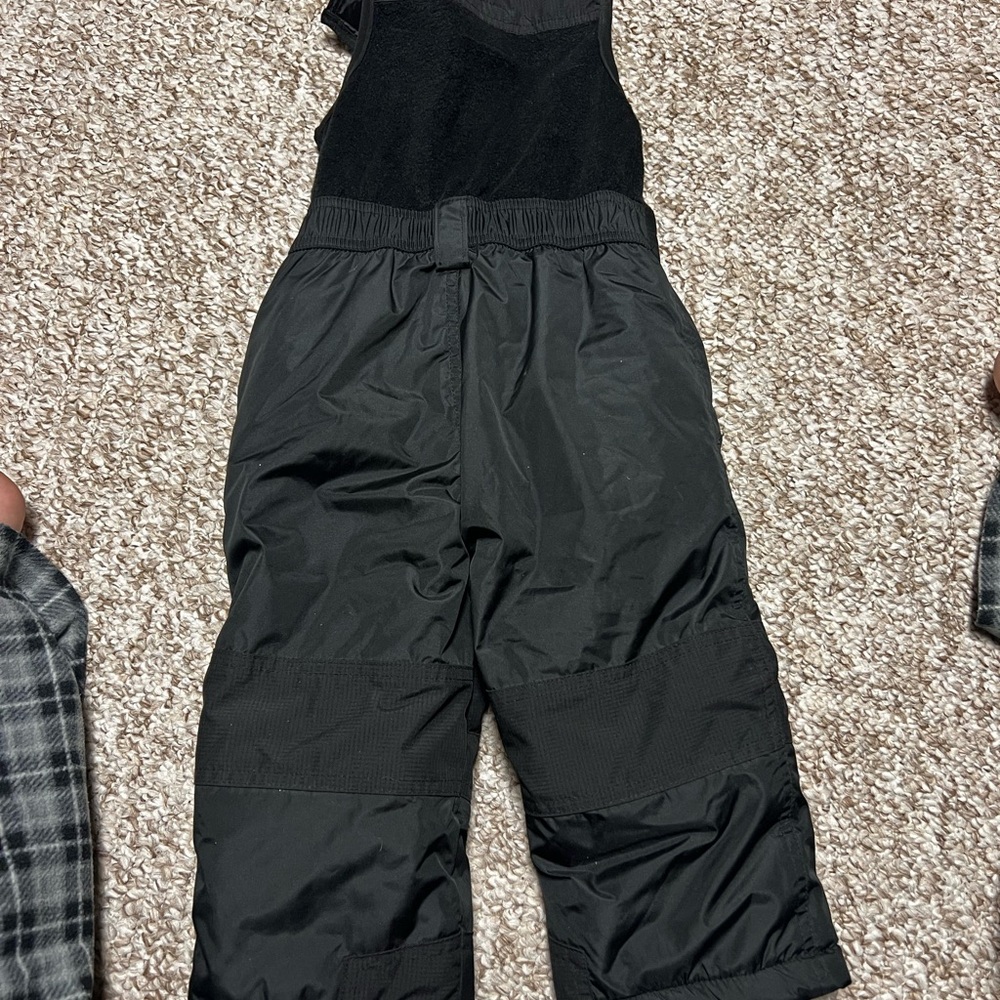 Vertical 9’ Girls Snowsuit- Size 2T - Picture 2 of 11